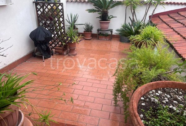 casa indipendente in vendita a Prato