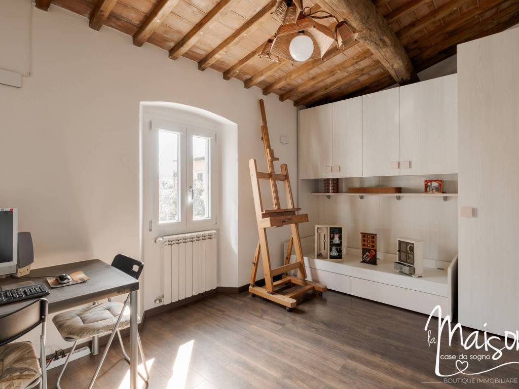 casa indipendente in vendita a Prato in zona Santa Lucia