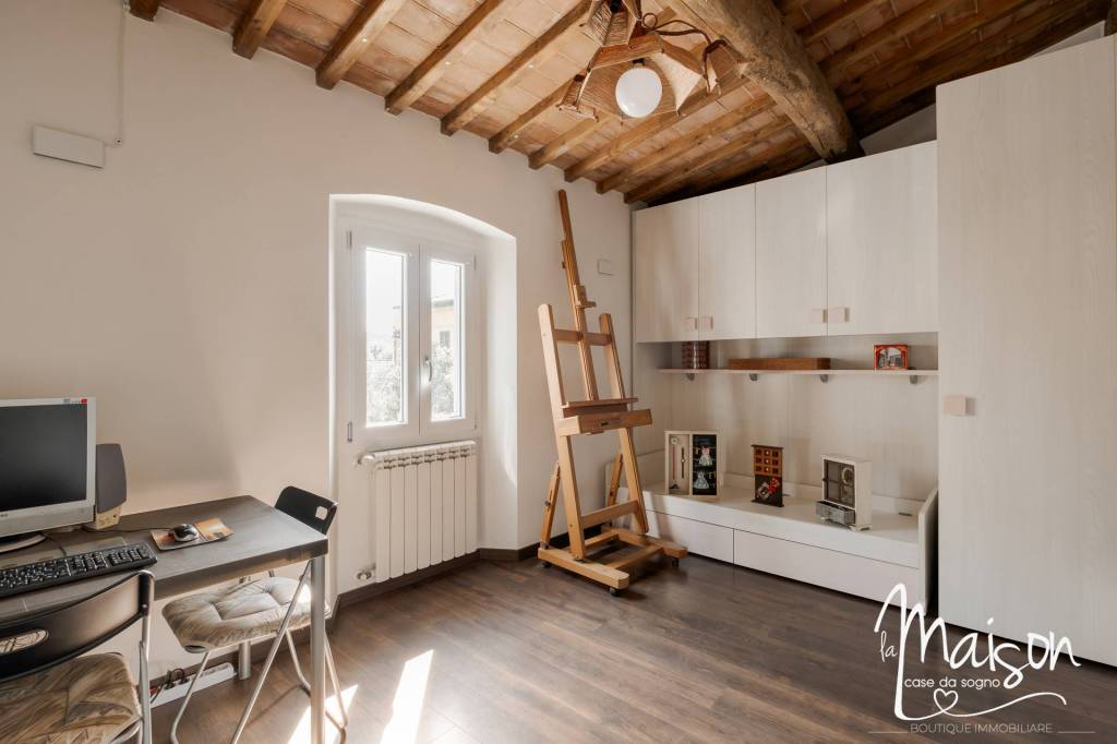 casa indipendente in vendita a Prato in zona Santa Lucia
