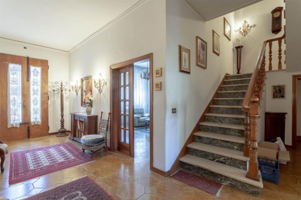 casa indipendente in vendita a Prato