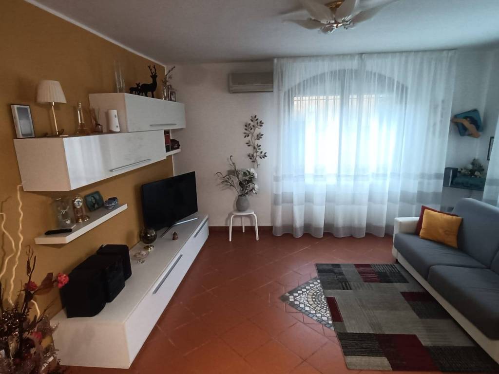casa indipendente in vendita a Prato