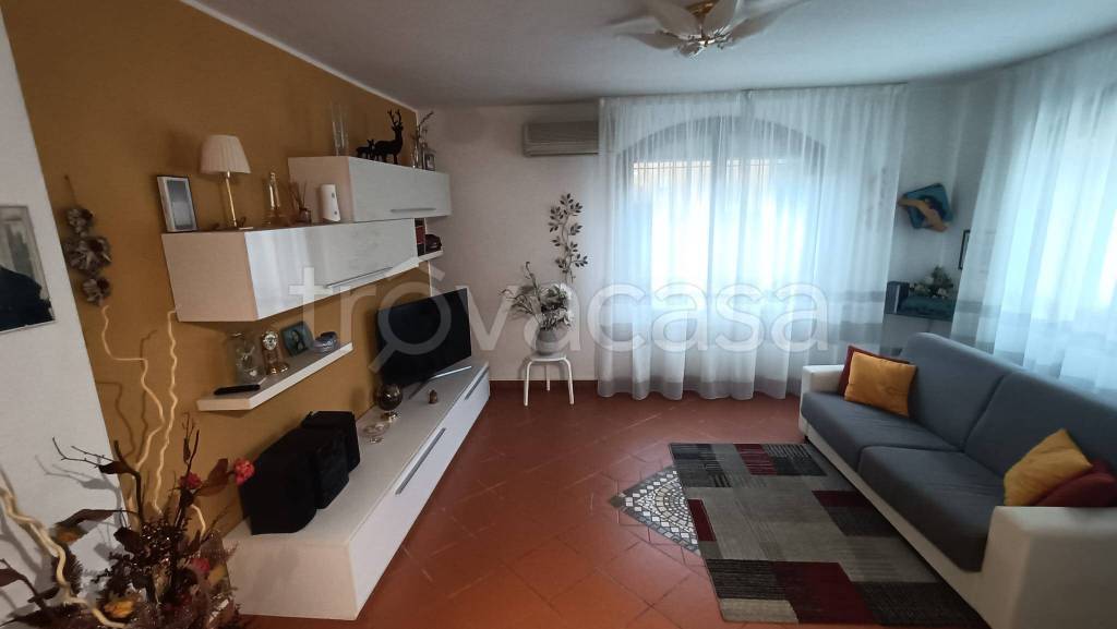 casa indipendente in vendita a Prato