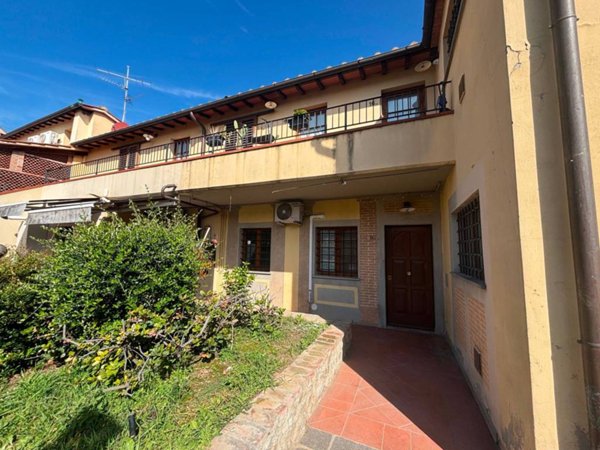 casa indipendente in vendita a Prato