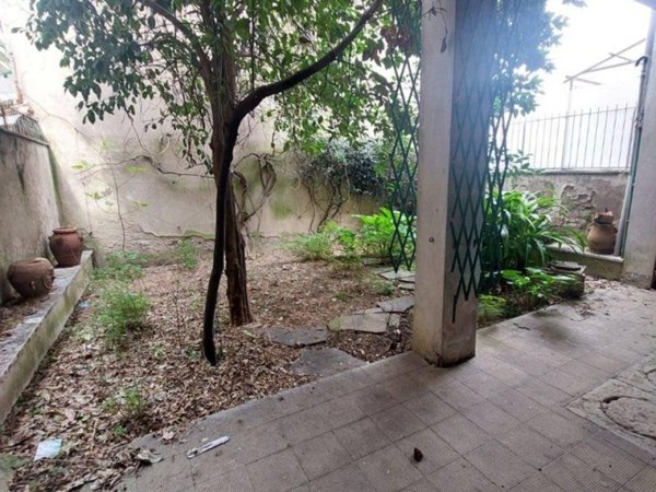 casa indipendente in vendita a Prato