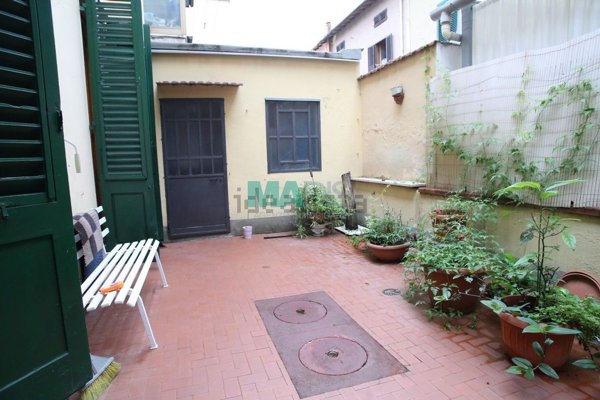 casa indipendente in vendita a Prato
