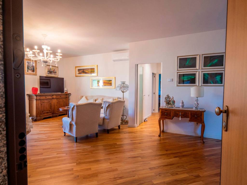 appartamento in vendita a Prato in zona Casale