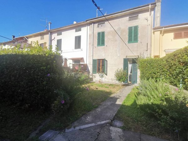 casa indipendente in vendita a Prato in zona Vergaio
