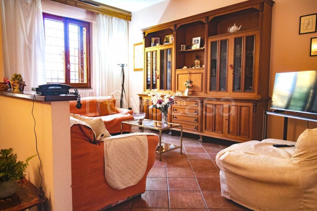 casa indipendente in vendita a Prato in zona Tavola