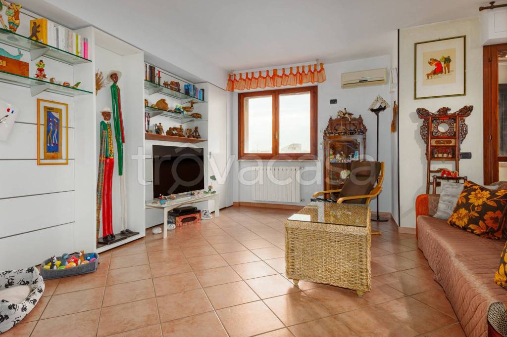 appartamento in vendita a Prato in zona Gonfienti