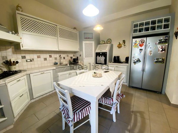 casa indipendente in vendita a Prato in zona Vergaio