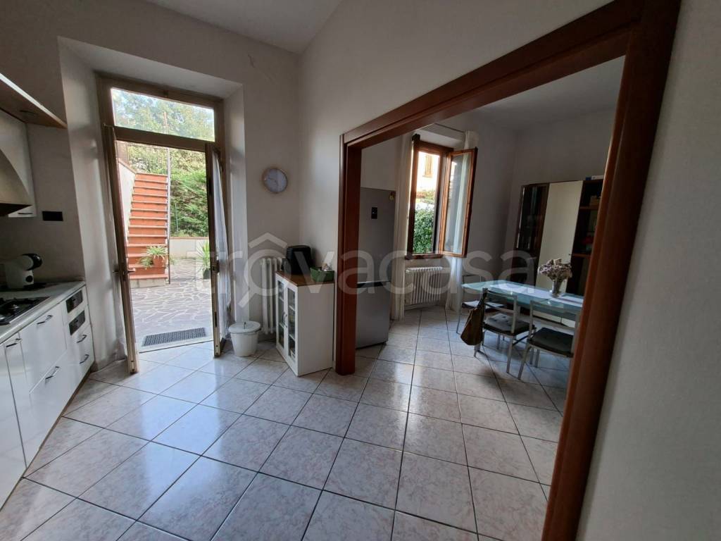 casa indipendente in vendita a Prato in zona Viaccia