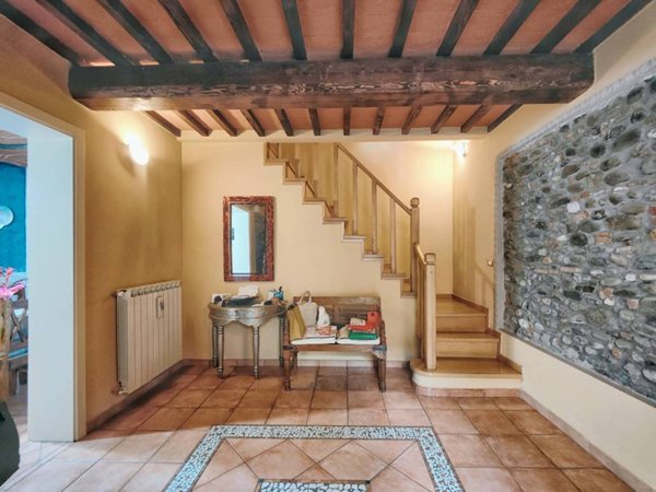 casa indipendente in vendita a Prato