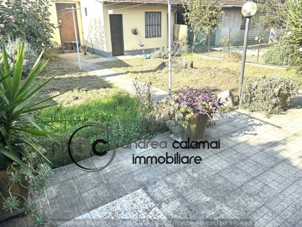 casa indipendente in vendita a Prato