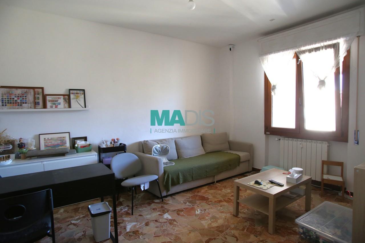 appartamento in vendita a Prato in zona Santa Lucia