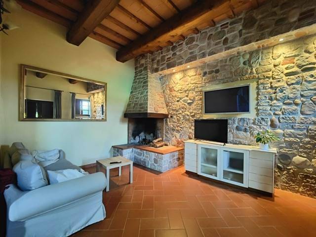 appartamento in vendita a Prato in zona Castelnuovo