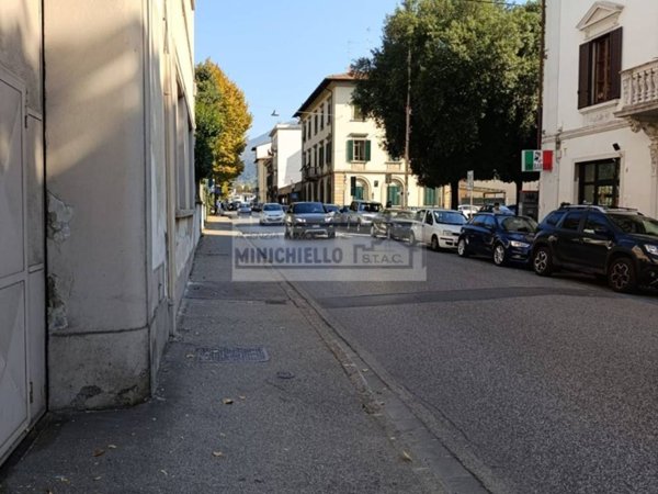 negozio in vendita a Prato
