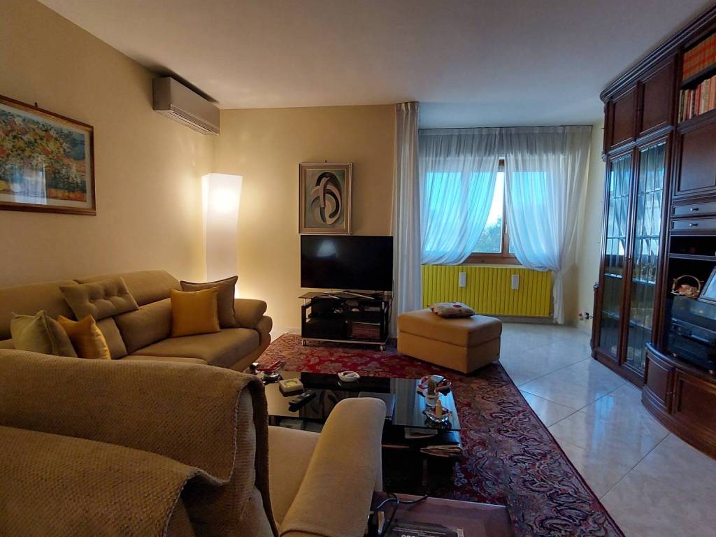 appartamento in vendita a Prato in zona Iolo
