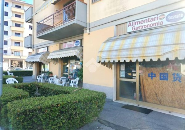 negozio in vendita a Prato in zona Galciana