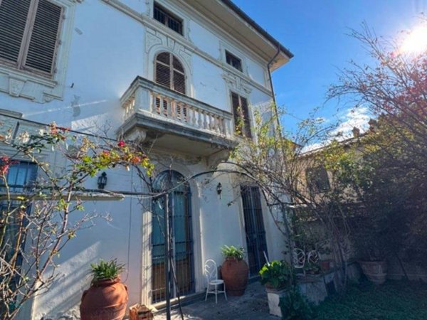 casa indipendente in vendita a Prato