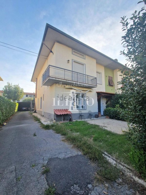 appartamento in vendita a Prato in zona Paperino