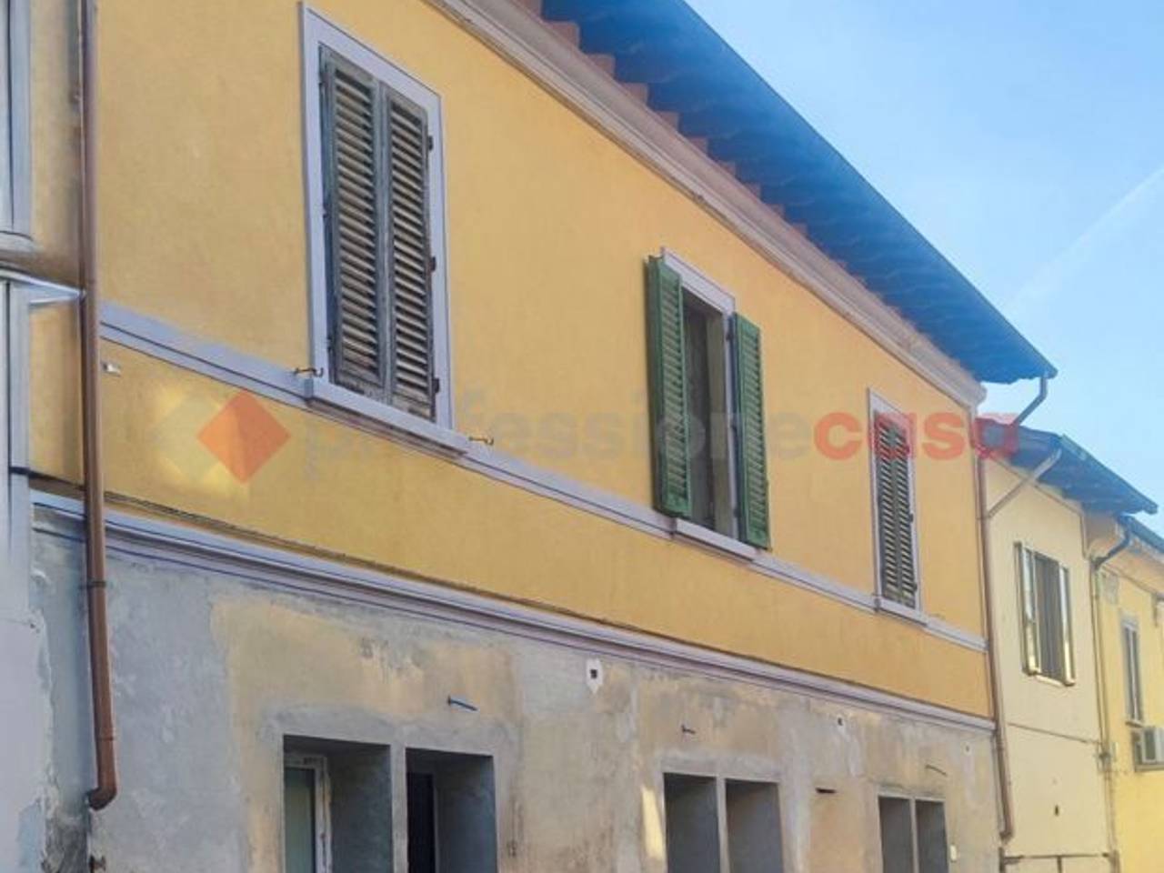 casa indipendente in vendita a Prato in zona Iolo