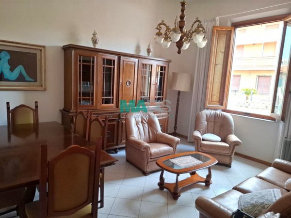 casa indipendente in vendita a Prato