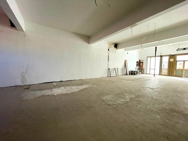 negozio in vendita a Prato in zona Galciana