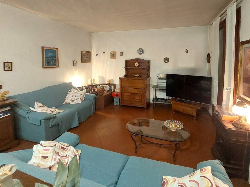 casa indipendente in vendita a Prato in zona Galciana