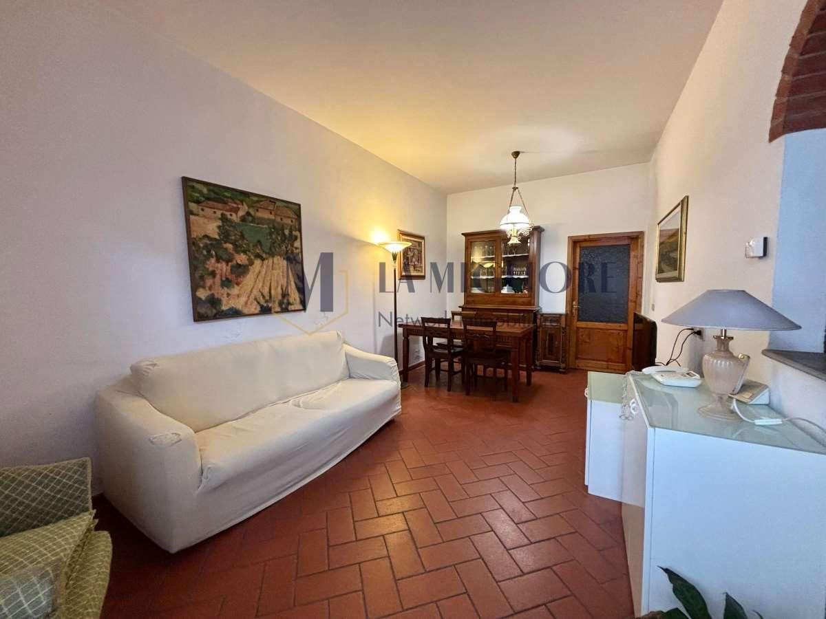 casa indipendente in vendita a Prato in zona Paperino