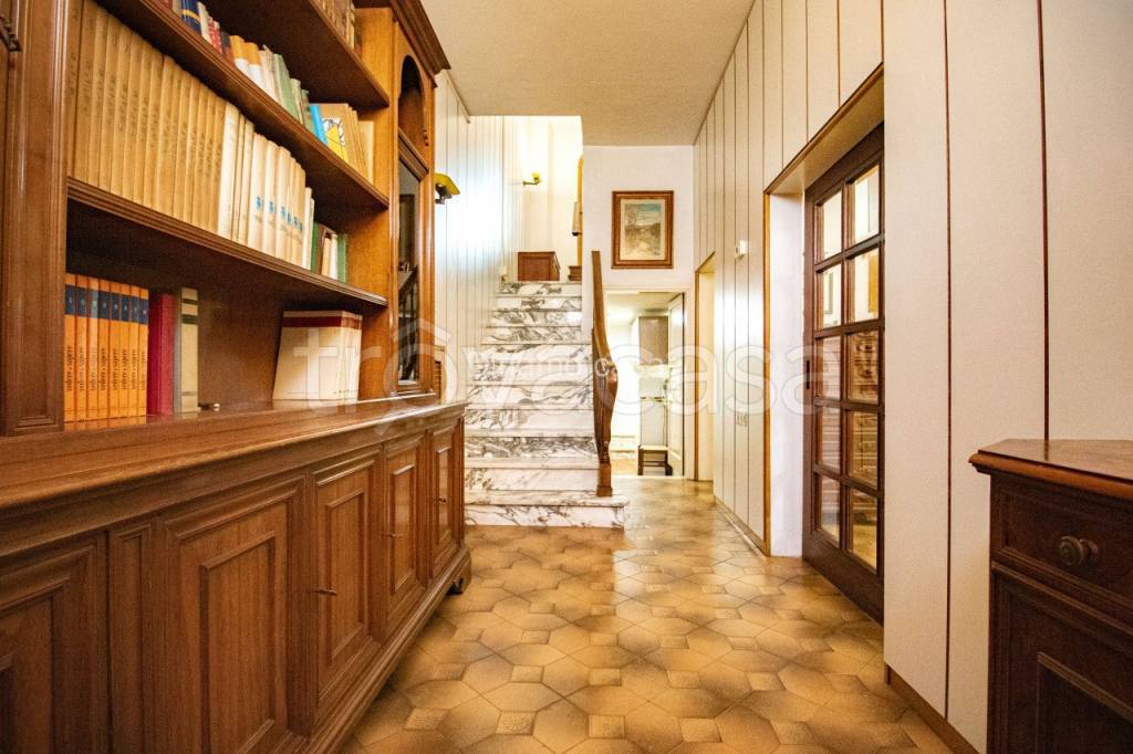 casa indipendente in vendita a Prato