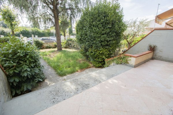 casa indipendente in vendita a Prato in zona Cafaggio