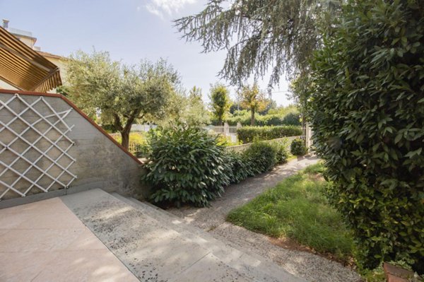 casa indipendente in vendita a Prato in zona Cafaggio