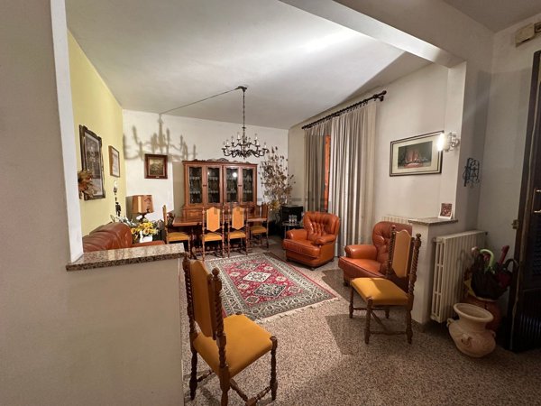 casa indipendente in vendita a Prato in zona Tavola