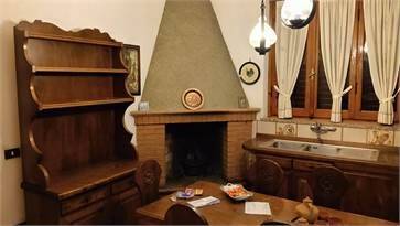 casa indipendente in vendita a Prato in zona Tavola