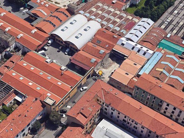 locale commerciale in vendita a Prato