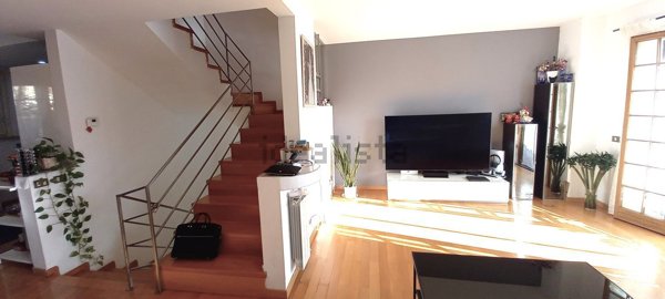 casa indipendente in vendita a Prato in zona Tavola