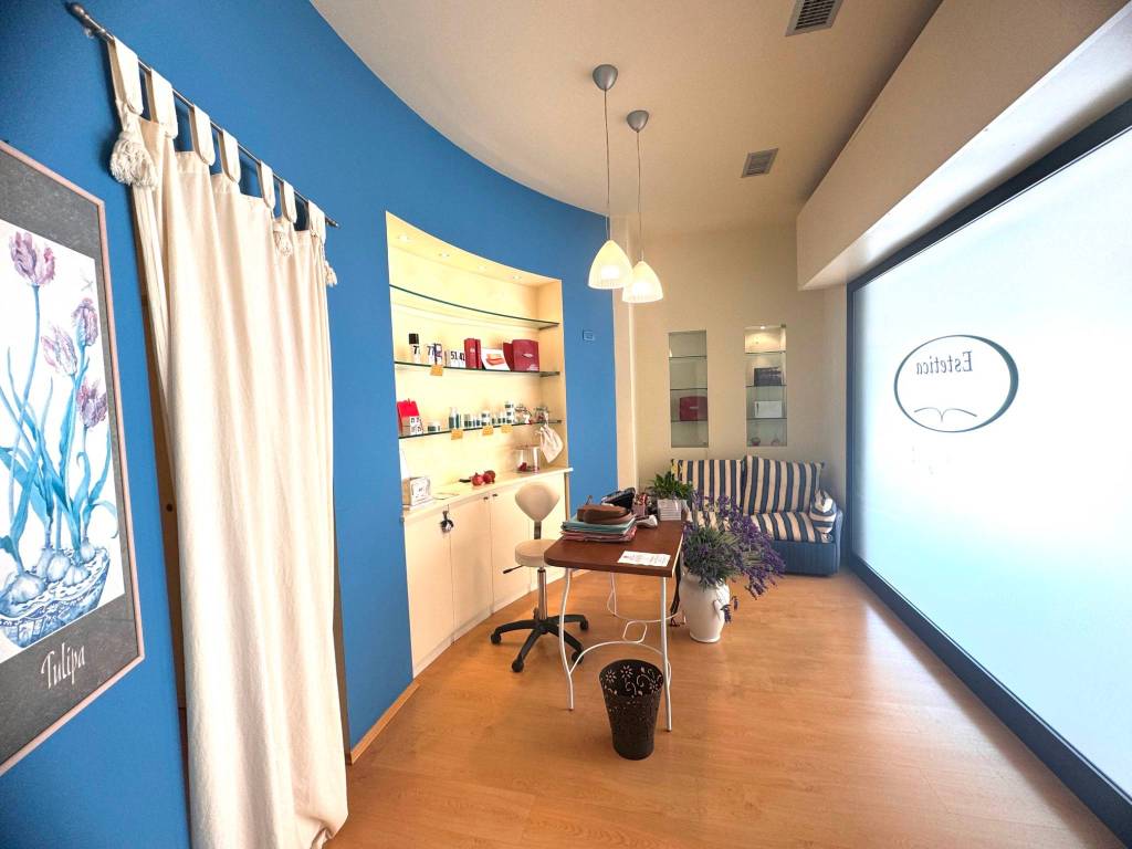 negozio in vendita a Prato