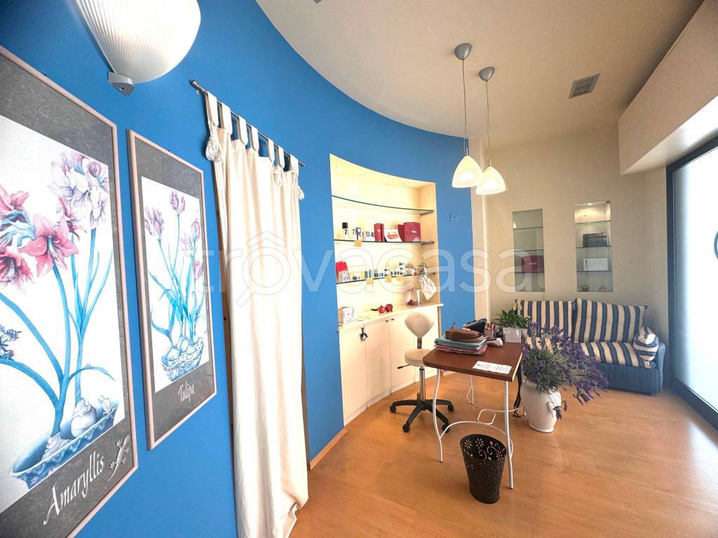 negozio in vendita a Prato