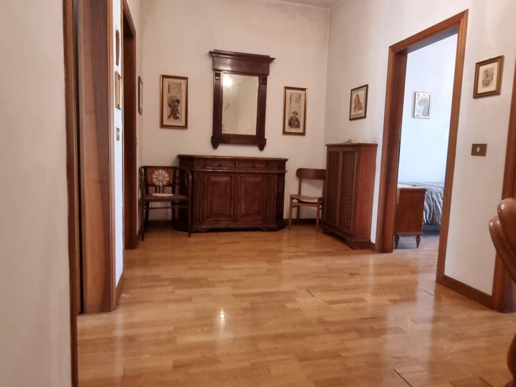 casa indipendente in vendita a Prato