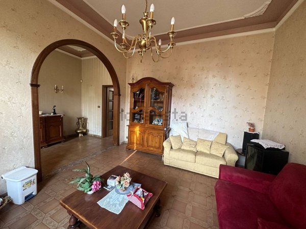 casa indipendente in vendita a Prato in zona Cafaggio