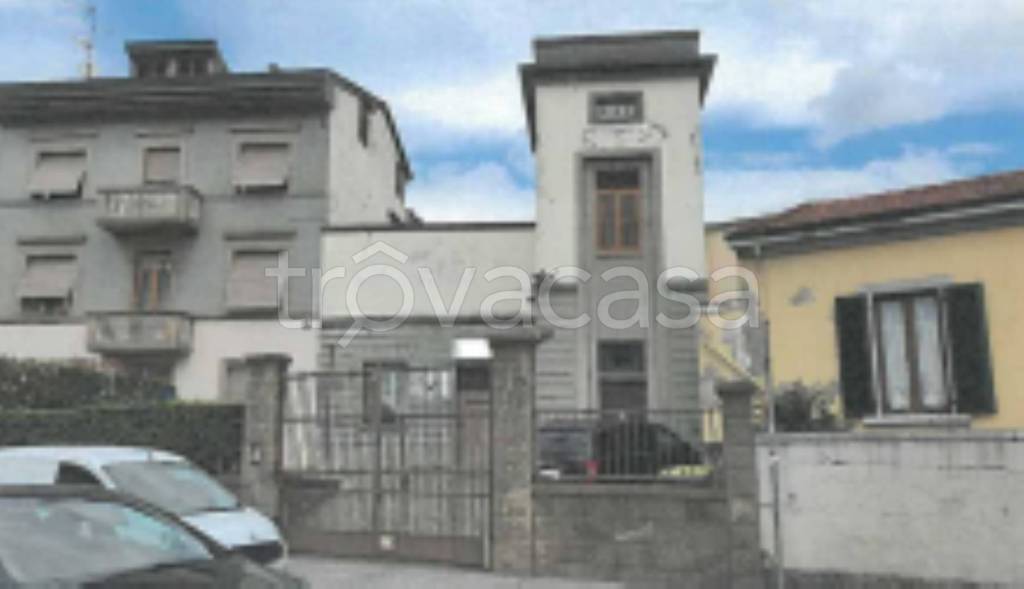 locale commerciale in vendita a Prato