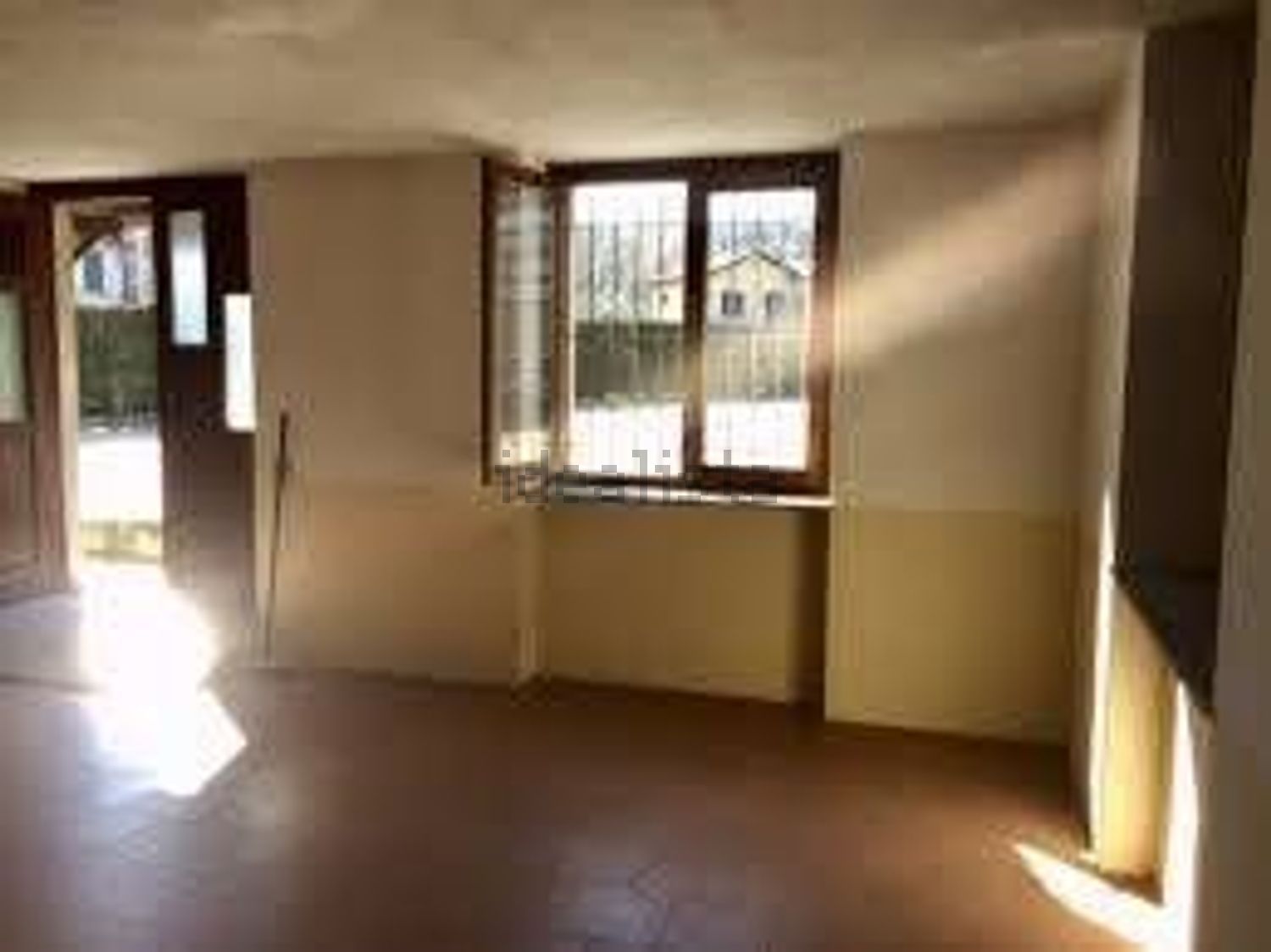 locale di sgombero in vendita a Prato in zona Iolo