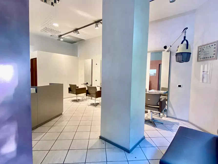 negozio in vendita a Prato