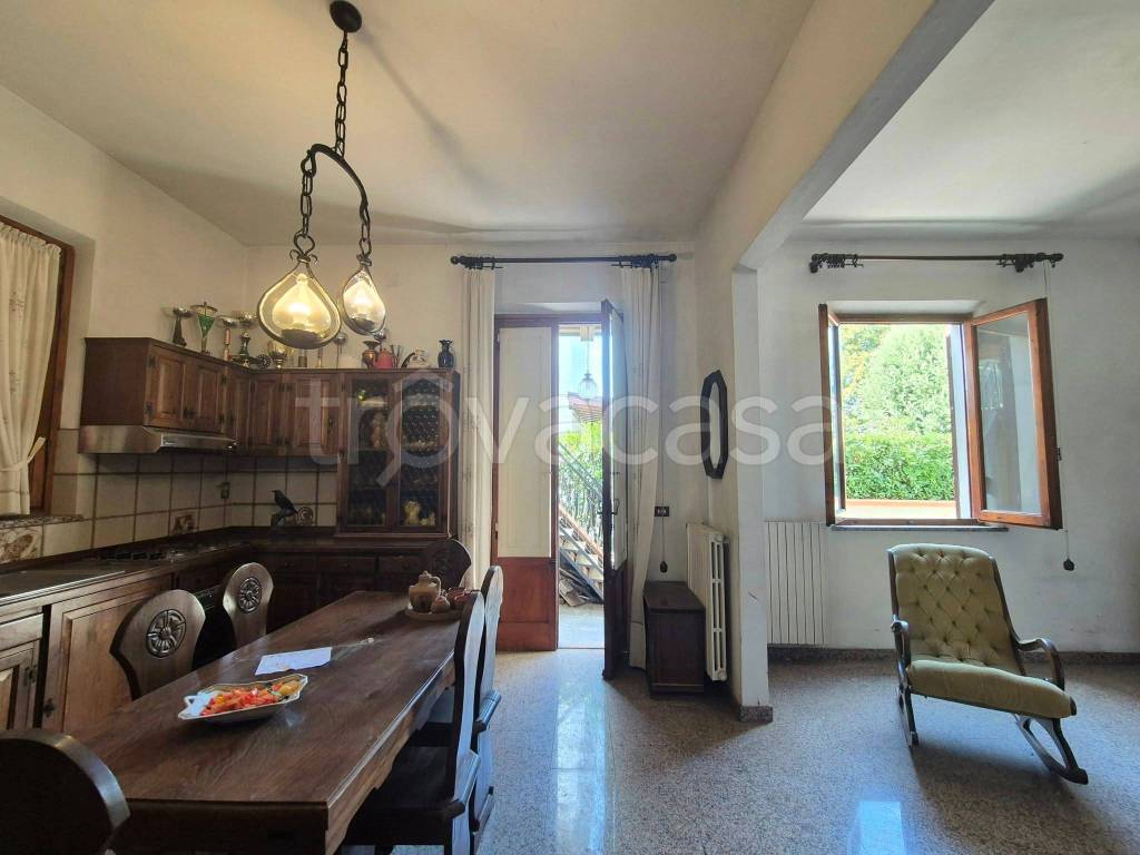 casa indipendente in vendita a Prato in zona Tavola