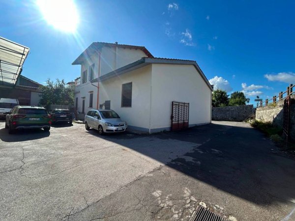 casa indipendente in vendita a Prato in zona Iolo