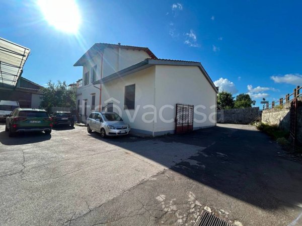 casa indipendente in vendita a Prato in zona Iolo