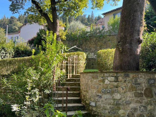 casa indipendente in vendita a Prato in zona Carteano