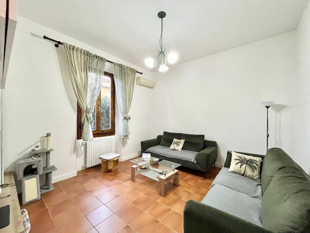 casa indipendente in vendita a Prato