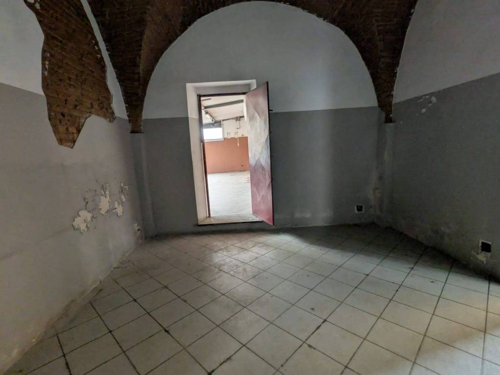 negozio in vendita a Prato in zona Le Badie