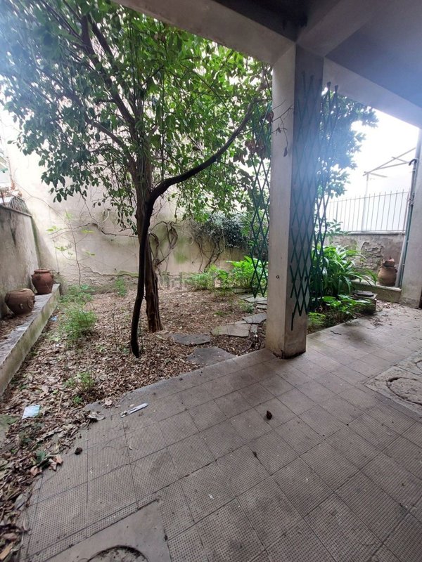 casa indipendente in vendita a Prato